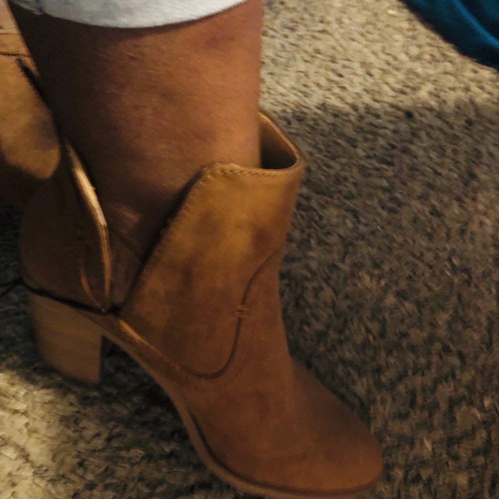 Express booties with slit sides🔥🔥😍 - Picture 6 of 7